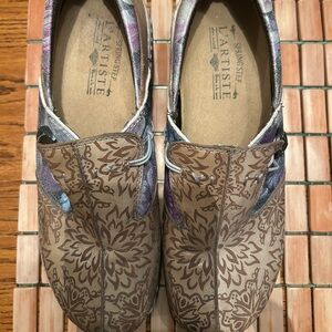 Women’s mules / comfy shoes